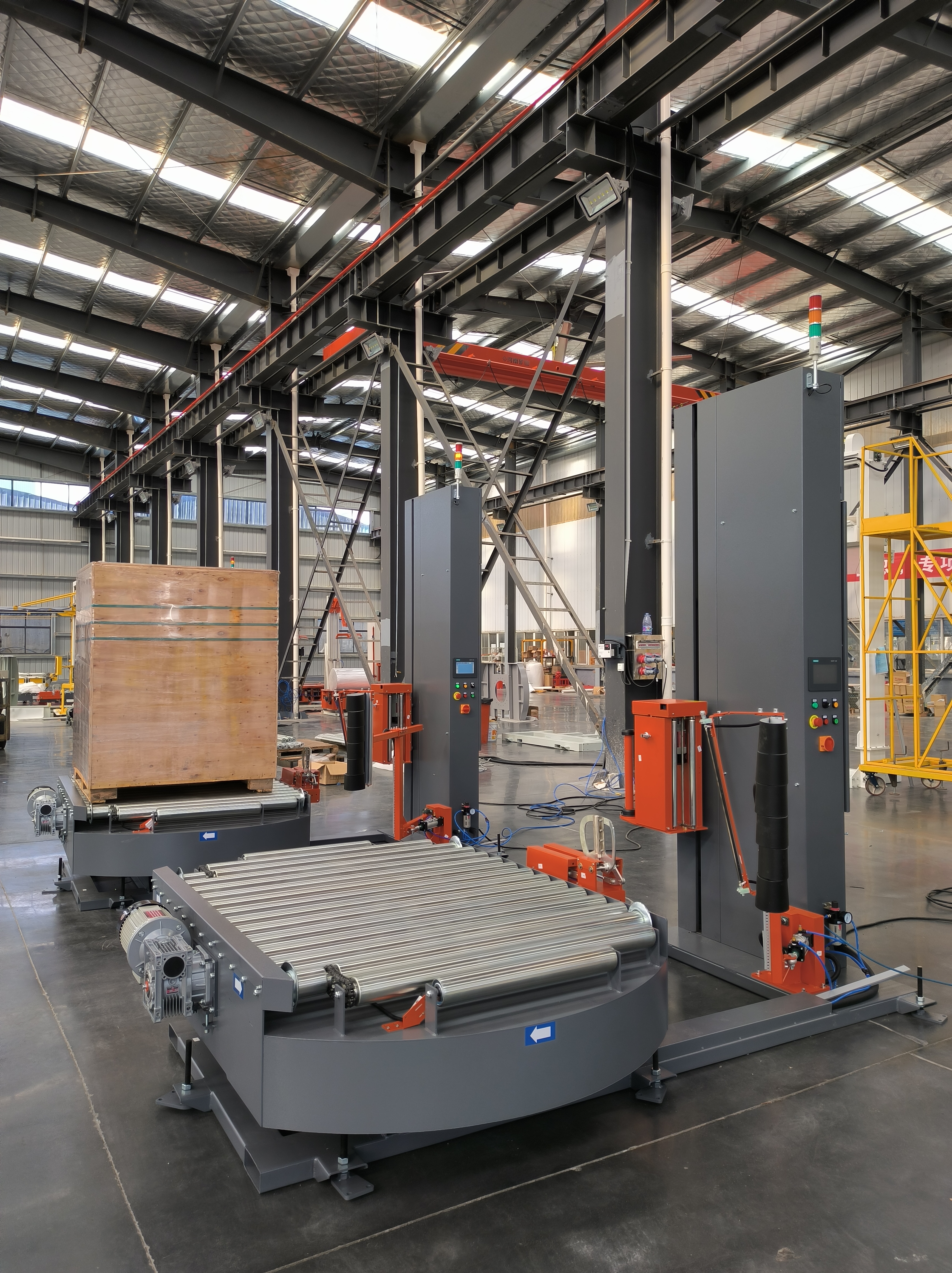 MP303B Fully automatically conveyorized pallet wrapper(图1)